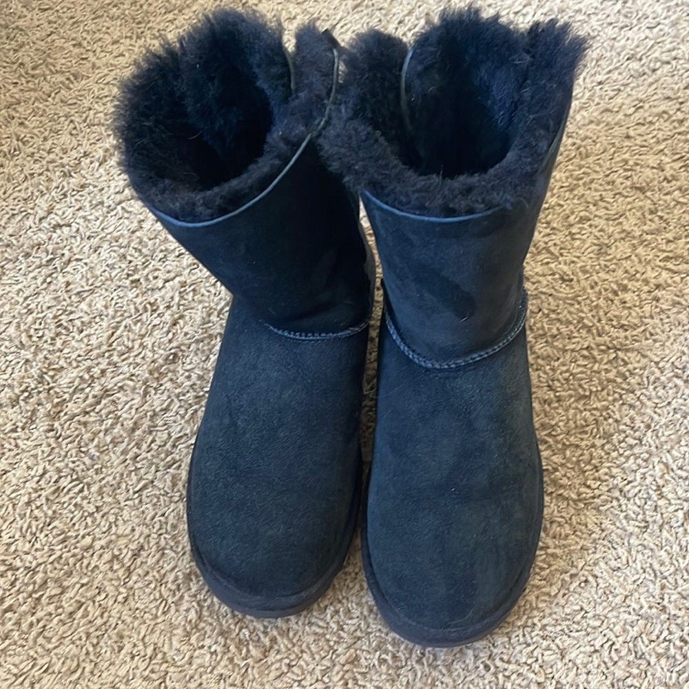 Black uggs